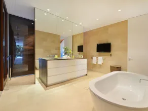 Tugela - 5 Bedroom Luxury Home - Image 5