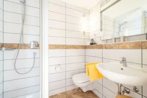 Klausenberg- 3-room apartment 50sqm, 2 extra bedrooms, kitchen, 2 balconies - Image 2
