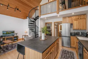 Raven Haven Lodge by NW Comfy Cabins - Image 5