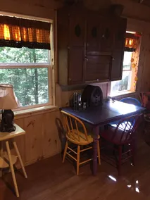 Cabin in woods, with row to the lake - Image 4