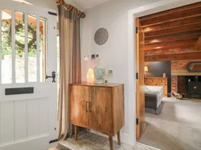 New Elms Farmhouse - Image 4