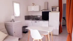 Cute apartment with Jacuzzi and private garden - Image 5