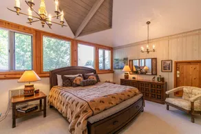 Endless Vistas 4BR with stunning views and close proximity to town - Image 5