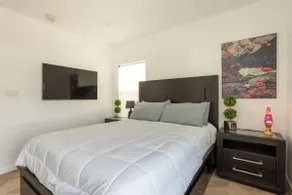NEWLY Renovated- 2bed/1bath! - Image 5