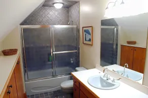 Hermosa propiedad en el lago Erie, 6 recámaras, 4 baños, playa privada, porche. - Image 3