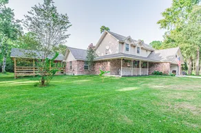 Country Getaway 4 Bedroom Resort in 10 Acre Lot - Image 4