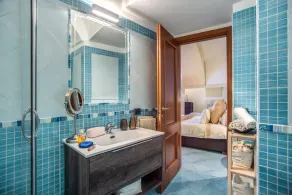 Honeymooners nest in Amalfi coast - Image 3
