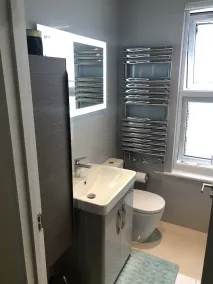 Appartamento di lusso, 2 camere matrimoniali, parcheggio gratuito - Image 3