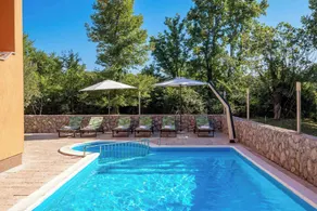 Holiday apartment with pool - Image 5