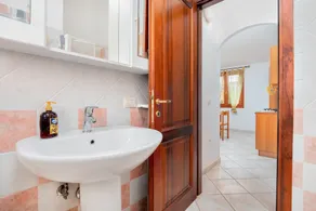 Apartment 'Il Glicine' close to the Sea with Terrace & A/C - Image 4