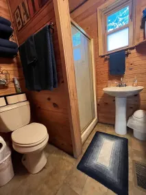 Rustic Luxury Lakefront Cabin in Beautiful Wooded Surroundings - Image 3