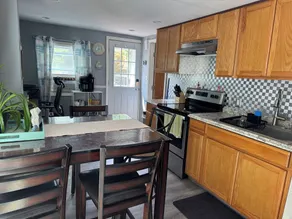 Walk to Beach  2BR Near Dining & Shopping - Image 5