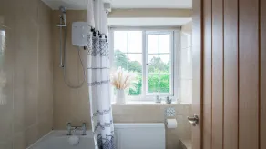 Hillside Cottage - Image 4