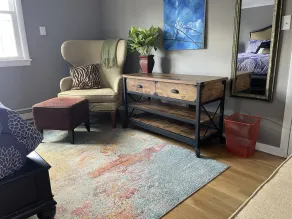 Lovely 1 Bedroom 1 Bathroom apartment located near everything! - Image 5