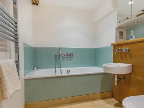 1 bedroom accommodation in Dartmouth - Image 4