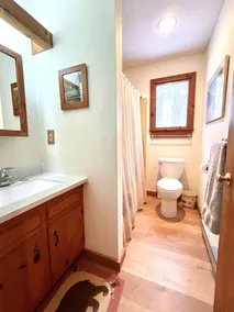 6-Bedroom Peaceful and Private Retreat in Scenic Quechee, Vermont - Image 2