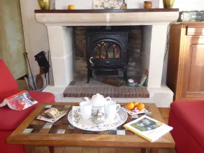 Charming Countryside Retreat with Heated Pool and Fireplace, Ideal for Nature Lovers! - Image 2