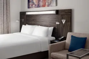 Standard Room in Jumeirah with Free Breakfast - Image 5