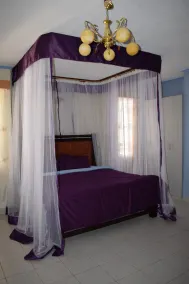 Tommy's Airport Hotel - Image 2
