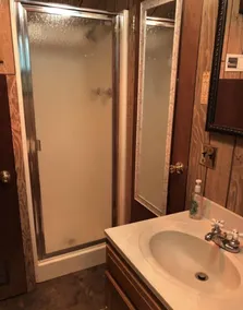 Kommen Sie und entspannen Sie sich in diesem schönen Chalet am See mit 2 Schlafzimmern und einem Schwimmsteg. - Image 4