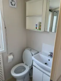 Beautiful modern Gold 3 bedroom caravan - Image 3