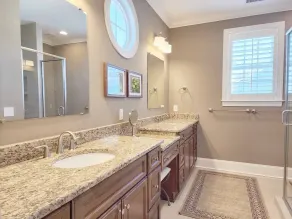 The Rookery, Beautifully furnished, Elevator and Close to Beach - Image 3