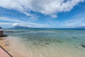 Stunning one bedroom with AC. Right on the ocean.Large lanai with view! - Image 5