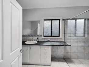 Private Family Beach House - 5mins from the beach - Image 2