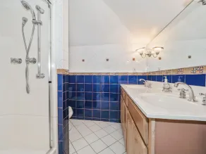 Historic 3-Bedroom 2-Full Baths Victorian Home Fully Furnished in Prime Location - Image 4