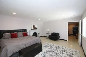 Cozy 2 Bedroom - Image 4