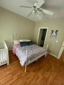 BEAUTIFUL TOWN HOUSE NEAR THE PARKS! AND DOWNTOWN! - Image 4