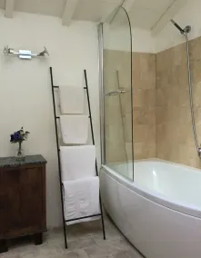 Country house, heated pool, 4 en-suite bedrooms, stunning views sleeps 8 wi-fi - Image 5