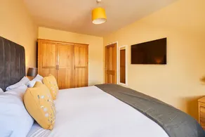 Host & Stay - The Mews - Image 5