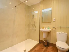 OAK LODGE, character holiday cottage, with a garden in Goosnargh - Image 2