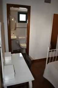 Maison d'été avec barbecue / piscine chauffée / table de billard / parking privé / linge de lit / chaise haute - Image 4