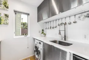 Not so tiny house with full kitchen & patio swing - Image 2