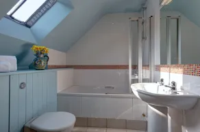 Workshop - sleeps 8 guests  in 4 bedrooms - Image 3