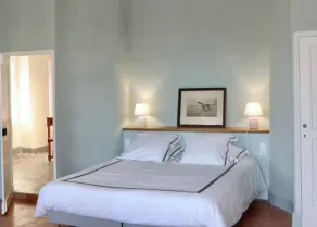 Family mansion with large swimming pool and air-conditionned bedrooms - Image 3
