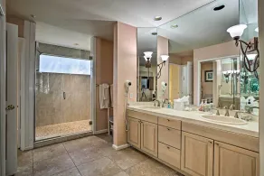 Elegant and spacious two-story suite near Palm Springs - Image 3
