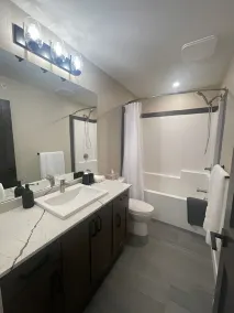 Cozy Modern Ski-in & Ski-out, Hot Tub, Townhouse - Image 5