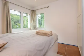 Apartment with community pool and sea view - Image 4