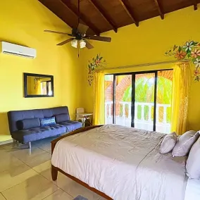 Ocean front beach estate/Surfer Paradise Romantic Owner Suite - Image 4