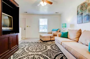 I AM a Quiet, 2BR Townhouse w/ Pets Considered near Downtown - Image 5