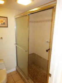 GREAT LOCATION, SPACIOUS DIRECT OCEANFRONT 2 BEDROOM CONDO - Image 3
