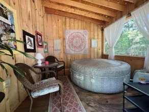 Relaxing tranquil setting, hot tub, fire pit; Pet friendly. - Image 5