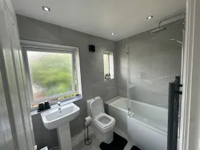 Airport House - Long Stays Near Hospital! - Image 2