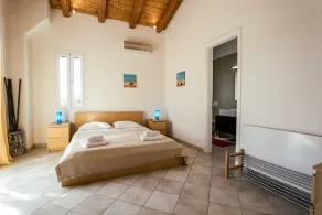 Luxurious villa with pool in Porto Heli - Image 5
