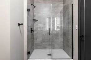 Cozy West Loop 1BR w/ Pool, Gym, nr. Restaurant Row, by Blueground - Image 5