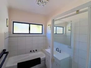5 36 Maurice Avenue - Image 2