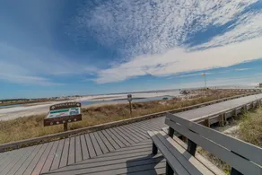 \"Cole Bin\" | 3-Minutes to the Beach | Dog-Friendly | Near Redbar and Choringos restaurants - Image 5